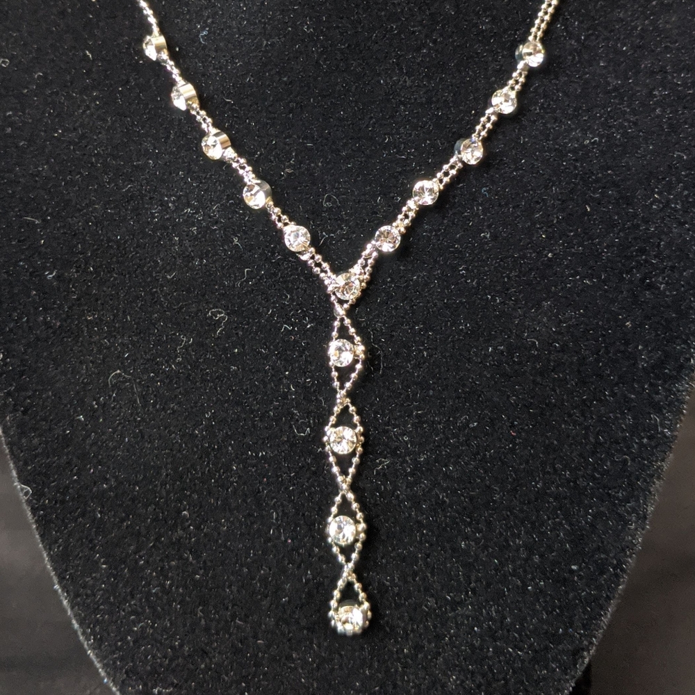 *Silver Rhinestone Necklace